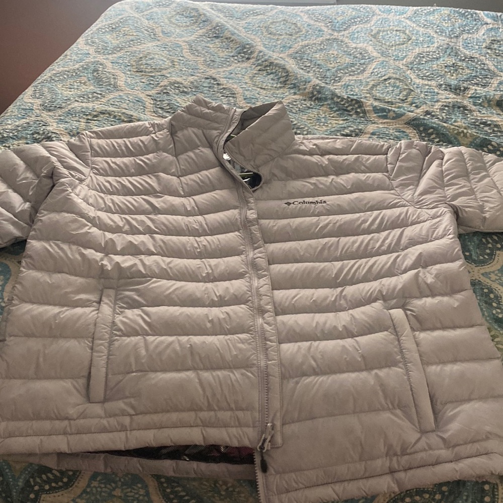 Smoke/ Pet free home.  Puffer jacket. Worn a few times. Great condition. Warm
